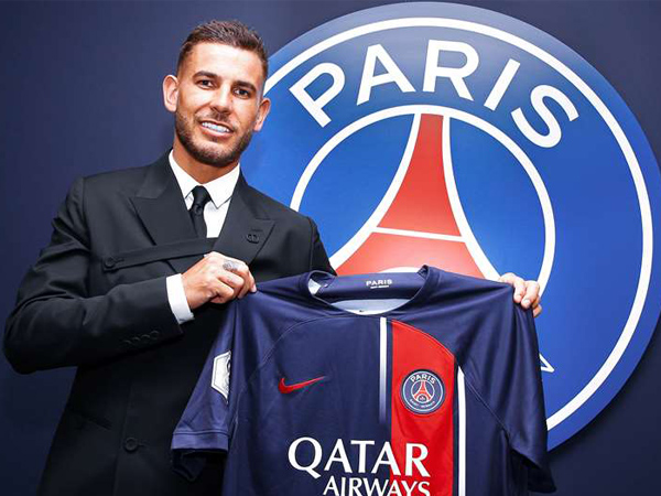 Bek PSG, Lucas Hernandez.