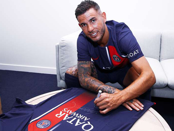 Bek PSG, Lucas Hernandez.