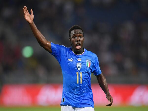 Wilfried Gnonto dilaporkan akan segera meninggalkan Leeds United dan pindah ke Everton musim panas ini / via Getty Images