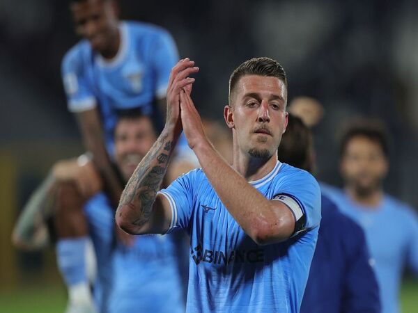 Lazio mulai mematok harga untuk Sergej Milinkovic-Savic, yang dalam 24 jam terakhir kencang diberitakan diincar oleh Al-Hilal / via Getty Images