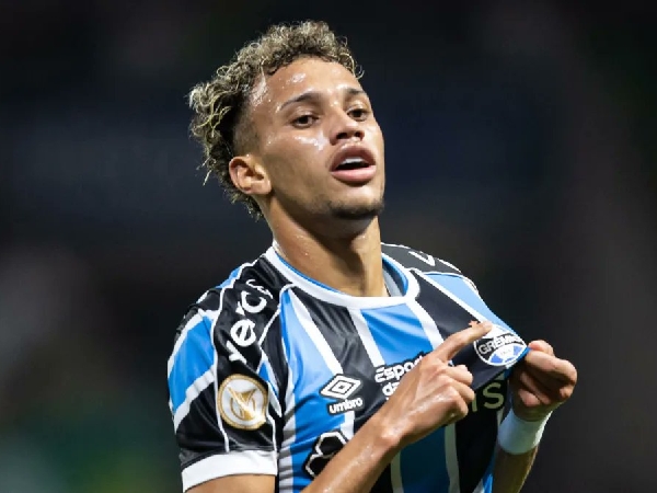 Arsenal tertarik dengan gelandang asal Brasil, Bitello