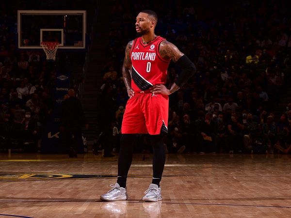 Portland Trail Blazers sabar tentukan masa depan Damian Lillard.