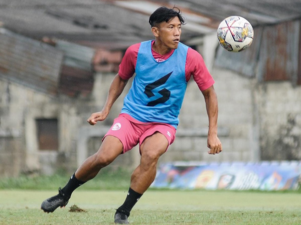 Arema FC resmi melepas pemain senior Ahmad Bustomi dengan status pinjaman