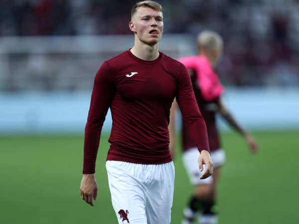 Dikaitkan dengan Liverpool, Perr Schuurs Konfirmasi Terima 'Tawaran'