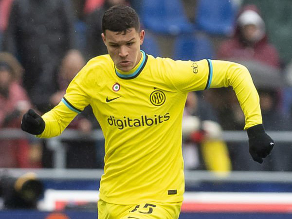 Gelandang Inter Milan, Valentin Carboni.