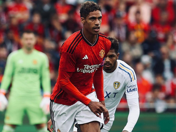 Bek Manchester United, Raphael Varane.