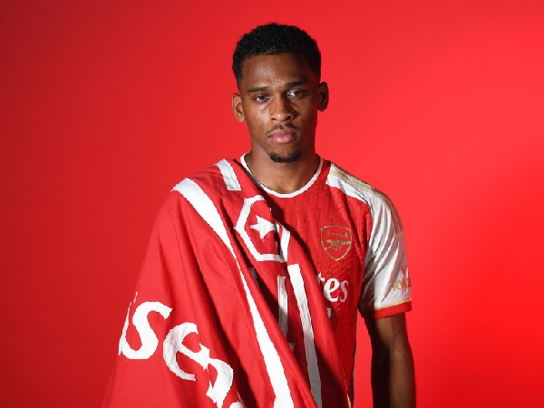 Arsenal meresmikan perekrutan Jurrien Timber