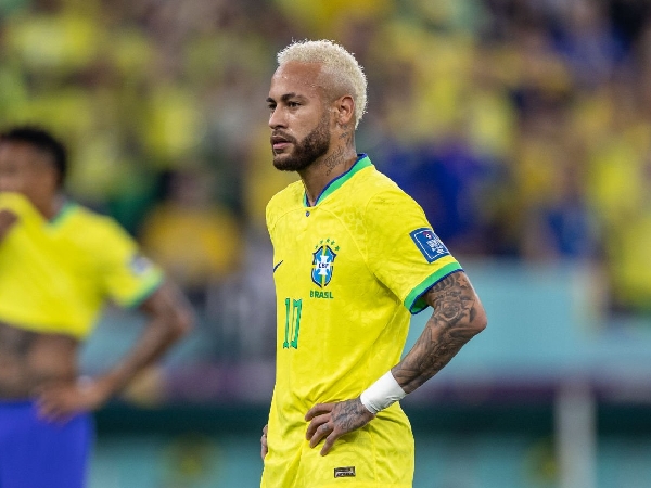 Chelsea mempertahankan minat pada Neymar Jr