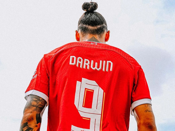 Diberikan Nomor Punggung 9 oleh Liverpool, Darwin Nunez Merasa Bangga
