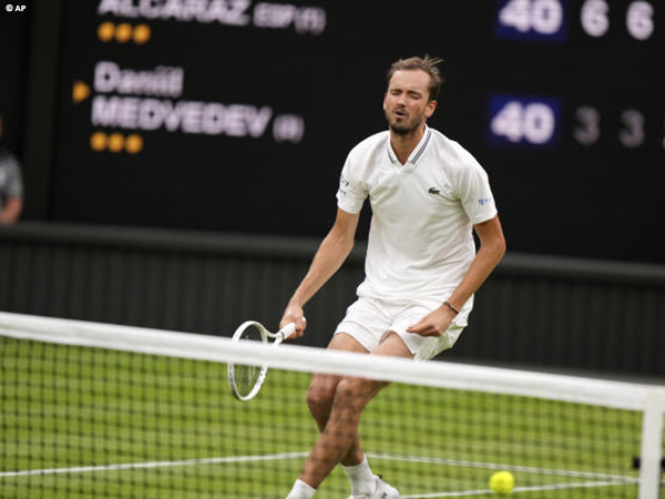 Usai Gugur Di Wimbledon, Daniil Medvedev Bandingkan Carlos Alcaraz Dengan Ini