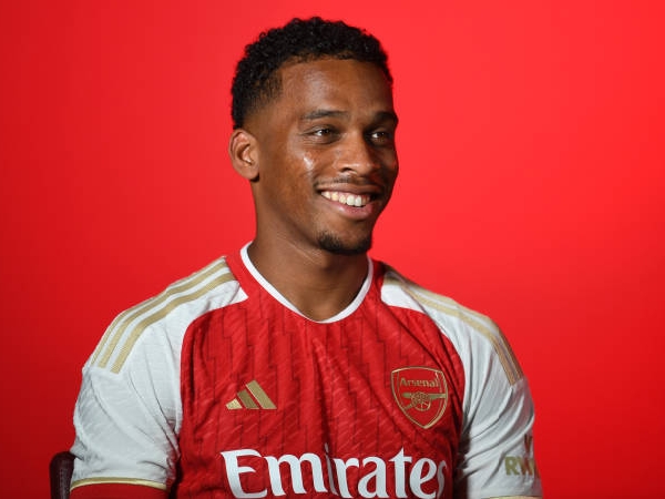 Jurrien Timber bergabung dengan Arsenal dari Ajax