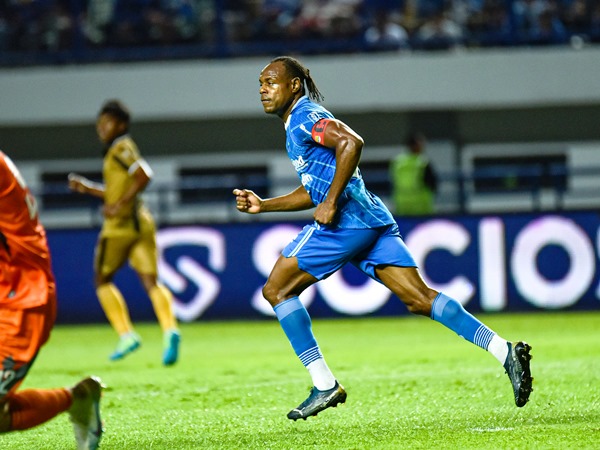 Bek Persib, Victor Igbonefo