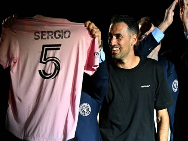 Bikin Malu! MLS Tidak Bisa Bedakan Sergio Busquets dan Alvaro Arbeloa