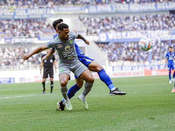 Penyerang Persebaya Surabaya, Paulo Victor di laga kontra PSIS Semarang