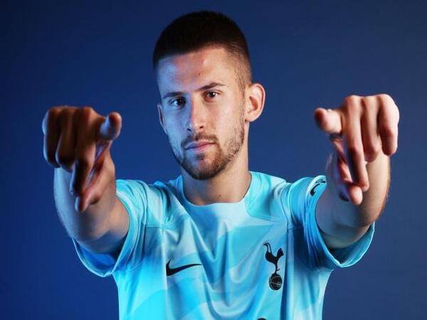 Ange Postecoglou mengaku terkesan dengan performa kiper baru Tottenham Hotspur yaitu Guglielmo Vicario / via THFC Official