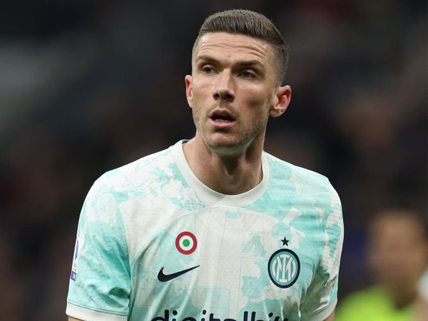 Bek sayap Inter Milan, Robin Gosens.