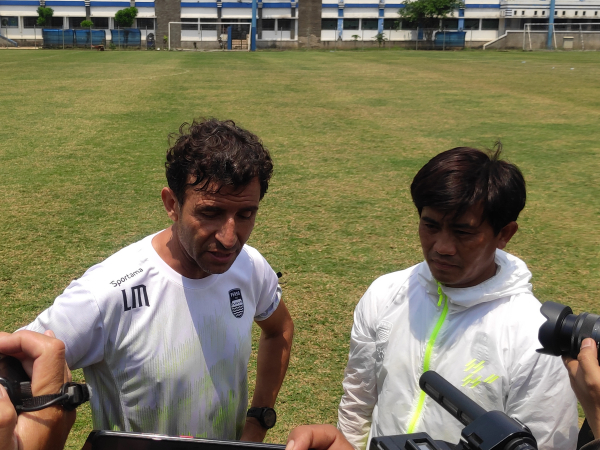 Caretaker Persib, Yaya Sunarya mengaku kaget dengan keputusan Luis Milla mundur