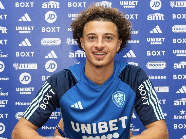 Ethan Ampadu menandatangani kontrak tiga tahun di Leeds United