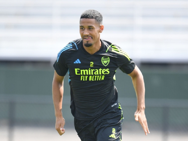 Bek Arsenal, William Saliba