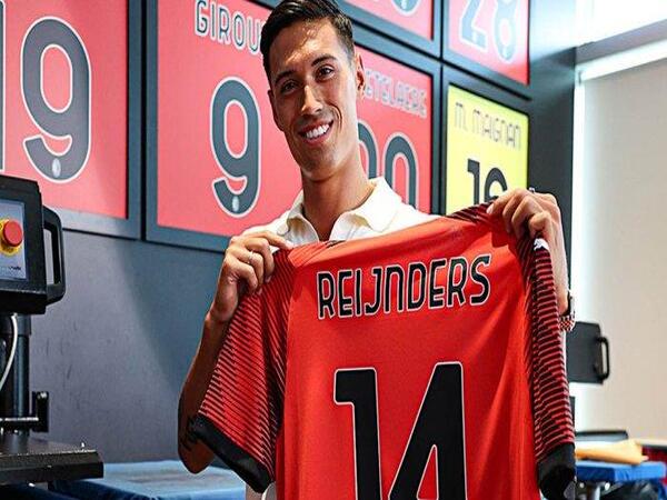 Tijjani Reijnders mengungkap alasannya memilih nomor punggung 14 di tim barunya AC Milan / via AC Milan Official