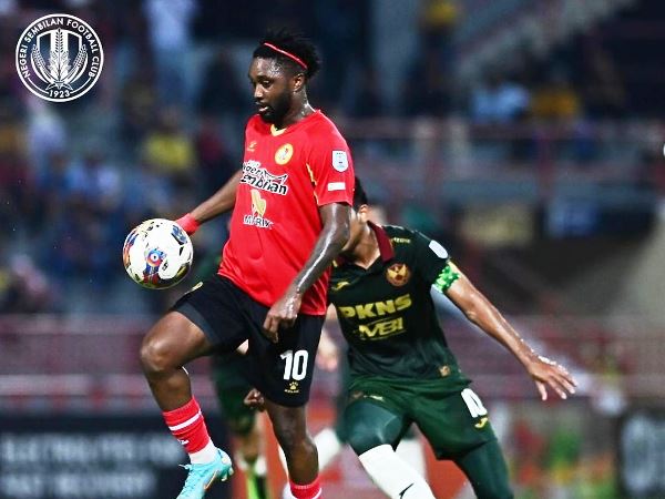 Gelandang baru Persib, Levy Madinda