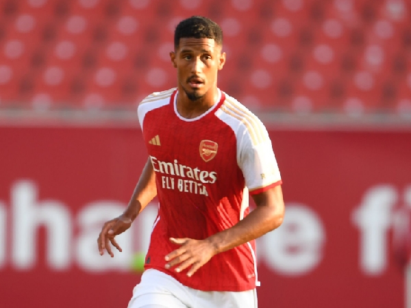Bek andalan Arsenal, William Saliba