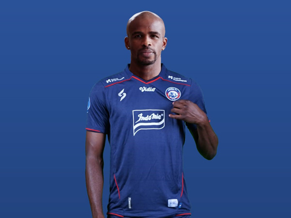 Greg Nwokolo resmi bergabung dengan Arema FC
