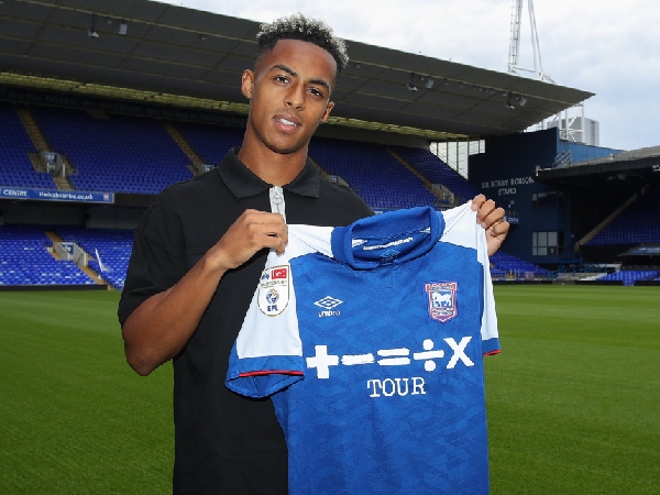 Omari Hutchinson dipinjamkan ke Ipswich Town
