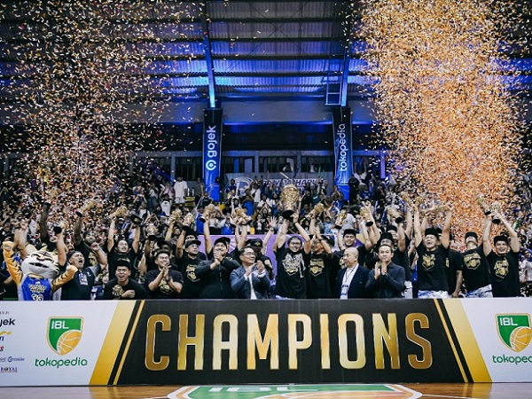 Prawira Bandung Angkat Trofi, Junas Miradiarsyah Mengaku Girang