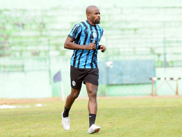 Pemain senior Greg Nwokolo resmi jadi bagian Arema FC