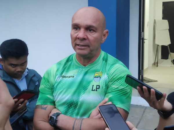 Pelatih kiper Persib, Luizinho Passos