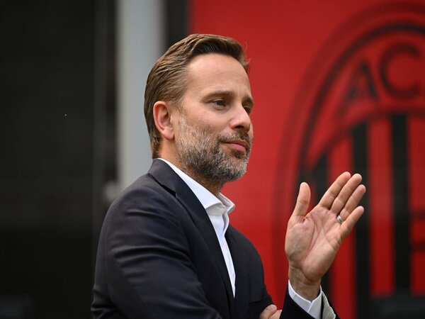 Giorgio Furlani selaku CEO AC Milan menyebut bahwa situasi Rossoneri sekarang sudah jauh lebih baik setelah sempat terjebak dalam periode krisis / via Getty Images