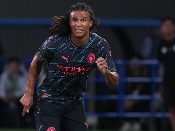 Bek Manchester City, Nathan Ake.