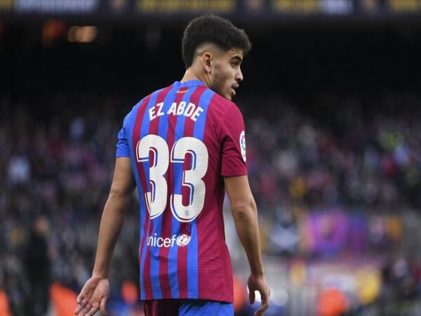Barcelona mulai pikir-pikir untuk meminjamkan Ez Abde lantaran berpotensi ditinggal pergi oleh Ousmane Dembele ke Paris Saint-Germain / via Getty Images