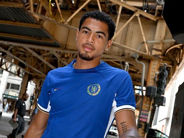 Levi Colwill memperpanjang kontraknya di Chelsea