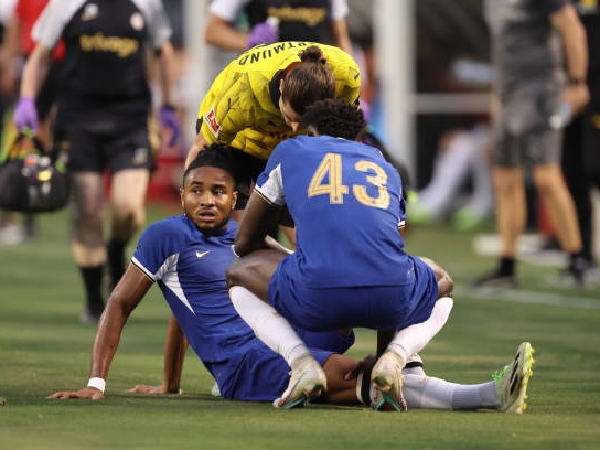 Christopher Nkunku mengalami cedera melawan Borussia Dortmund