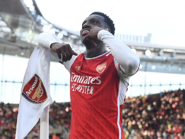 Eddie Nketiah mencetak gol melawan Monaco