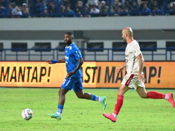 Bojan Hodak menyebut bukan dia yang merekomendasikan Persib merekrut Levy Madinda