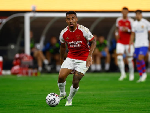 Gabriel Jesus mengalami masalah lutut