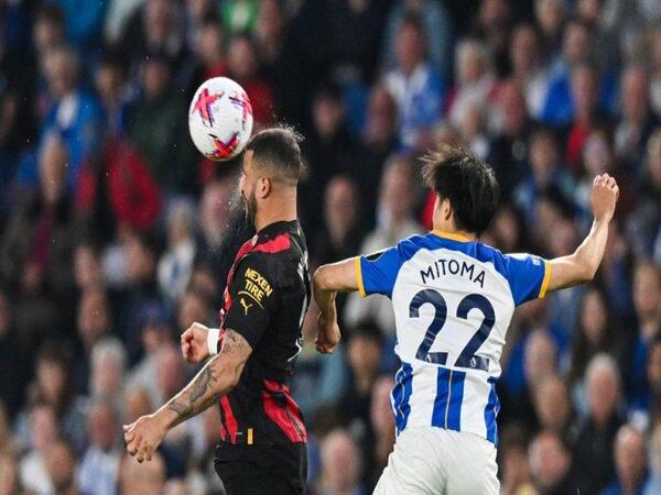 Kaoru Mitoma dilaporkan masuk dalam incaran Manchester City guna menggantikan posisi dari Riyad Mahrez / via AP Photo