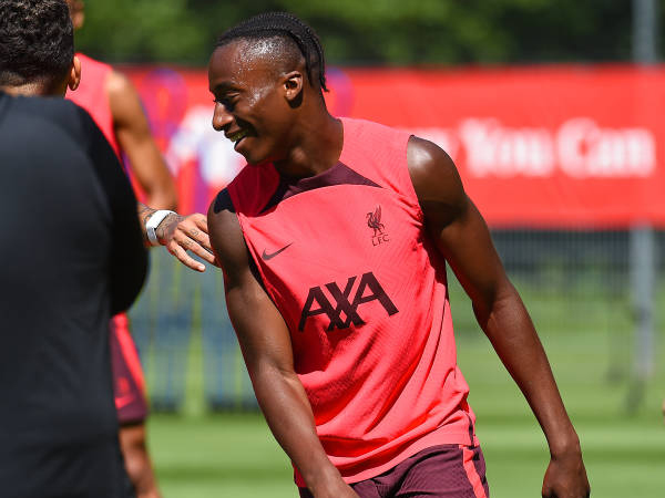 Bek Kanan Liverpool Kembali Tampil Setelah Menepi Selama 10 Bulan