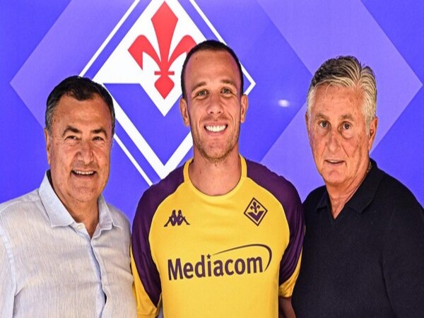 Arthur Melo menyebut Vincenzo Italiano sebagai figur paling berjasa dalam kepindahannya ke Fiorentina musim panas ini / via ACF Fiorentina Official
