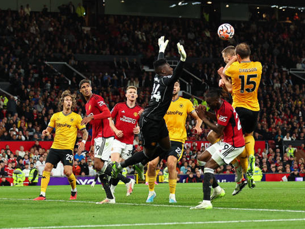 Ga Habis Pikir! Danny Murphy Heran Wolves Tak Dapat Penalti Lawan MU