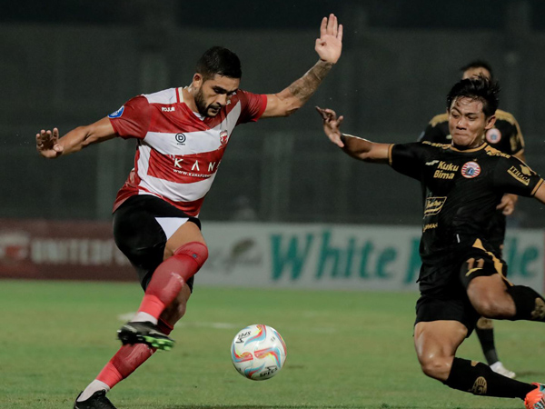 Penyerang Madura United, Junior Brandao di laga kontra Persija Jakarta