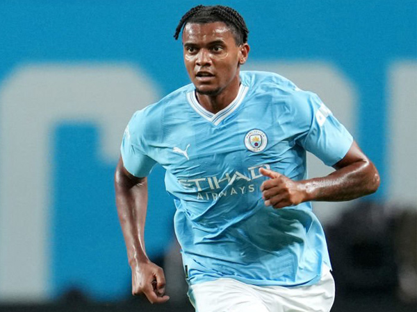 Bek Manchester City, Manuel Akanji.
