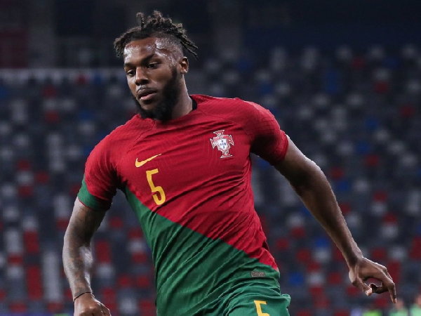 Nottingham Forest mengincar tanda tangan Nuno Tavares