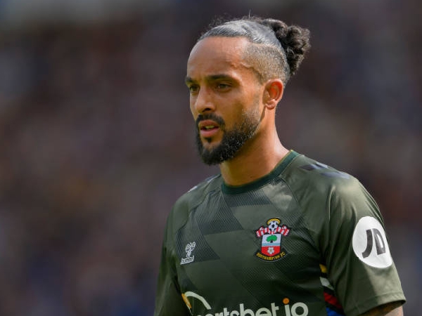 Theo Walcott pensiun di usia 34 tahun