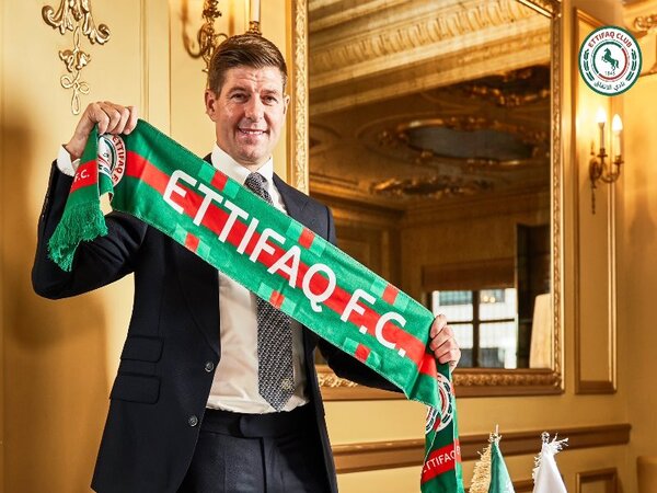 Steven Gerrard buka suara terkait rumor ketertarikan klubnya Al-Ettifaq terhadap mantan striker MU, Mason Greenwood / via Istimewa