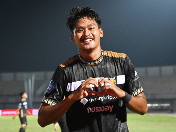 Septian Bagaskara merayakan gol pertamanya musim ini
