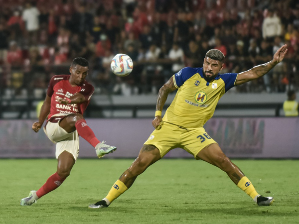 Gelandang Bali United, Eber Bessa
